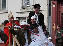 Bufador appears behind in the procession, alongside Miss Soufflette and King Dagobert I.