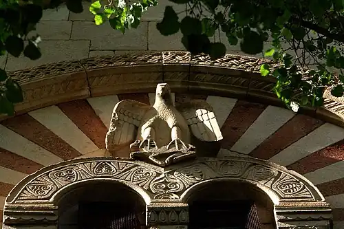Statue of an eagle holding a roe