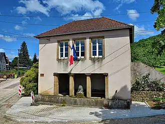 The town hall in Trouvans