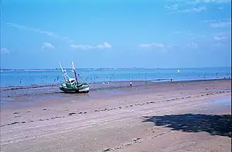 A beached fishing boat in Saint-Trojan-les-Bains