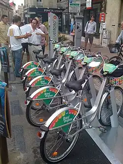 The lightweight stations do not require construction work or electrical connection