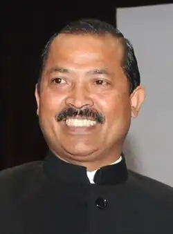 Vincent Pala distributing awards (cropped).jpg