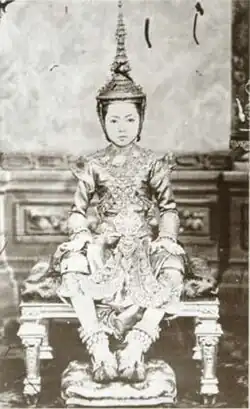Princess Voralaksanavadi wearing a chada as a child.