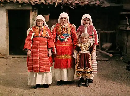 Women from Smilevo in national costume in 1913
